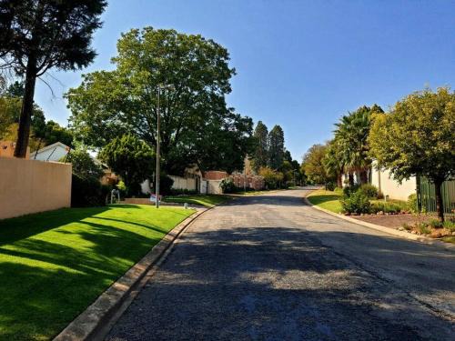 Greater Johannesburg Metropolitan Area Apartment | Cozy Apartment with private Garden