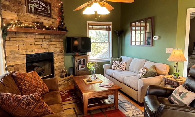 Marble Cabin | Cozy Appalachian Mountain Cabin with a beautiful mountain range view & sunsets