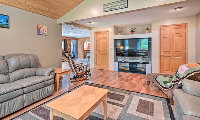 Arkdale House | Cozy Arkdale Home w/ Fire Pit, Walk to Lake!