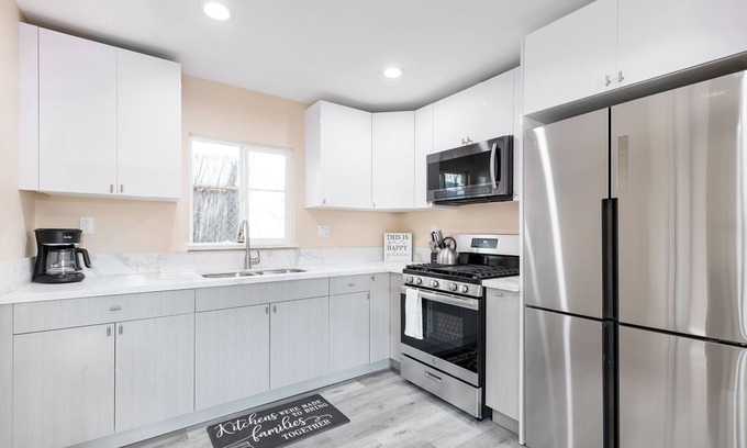 La Puente House | Cozy back house/ In-law suite for 4; 2 beds!