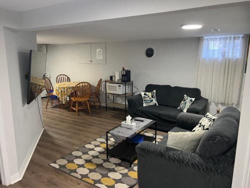 Richmond Hill Apartment | Cozy basement 2 bedroom 2 bath with parking