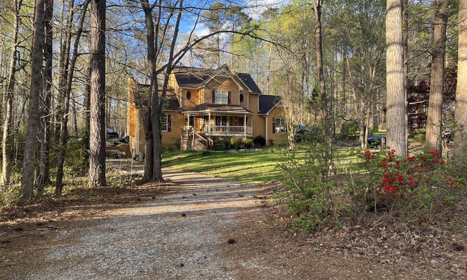 Powder Springs Apartment | Cozy basement apartment.
