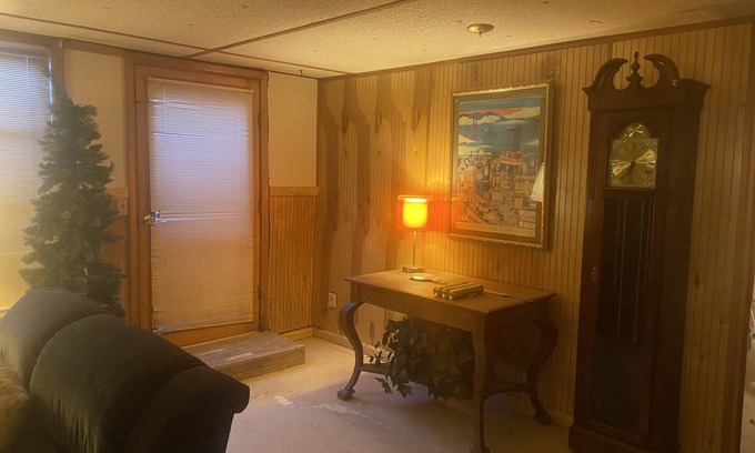 Aberdeen House | Cozy basement apartment