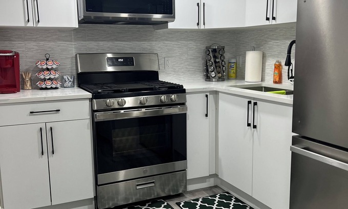 Southeast Edmonton Hotel | Cozy basement suite in Elerslie .