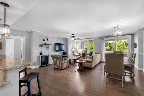 Baytowne Wharf Apartment | Cozy Bayside Retreat at Lasata , Stunning Panoramic Views ,Steps away from Baytowne Wharf, 3 Bedrooms 3 full baths !