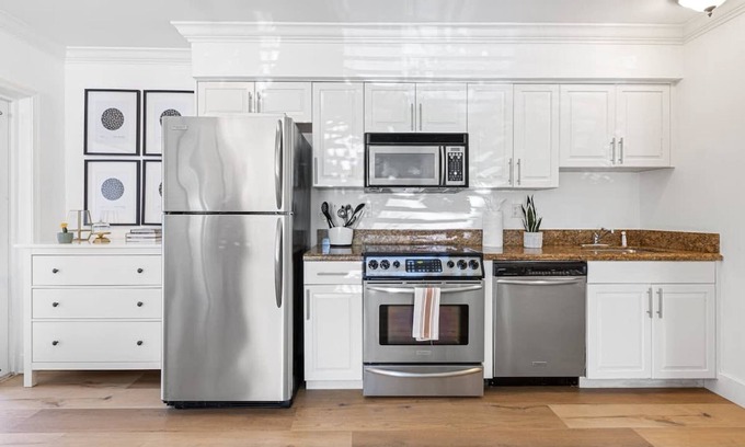 Hendricks and Venice Isles Apartment | Cozy Beach Apt Las Olas Blvd