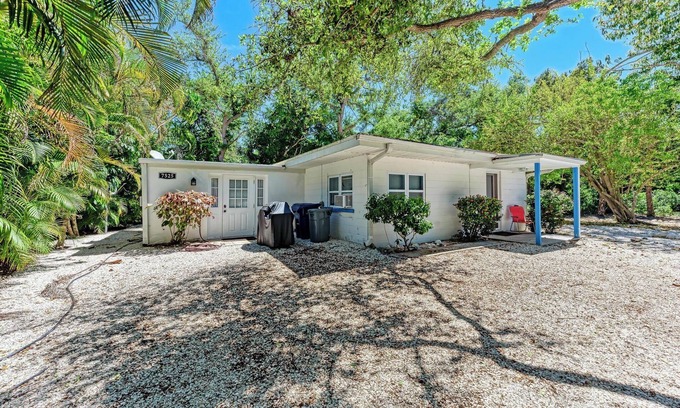 Englewood Cottage | Cozy Beach Cottage
