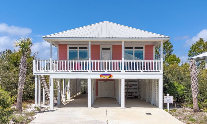 Morgantown House | Cozy Beach Cottage Commercial Ice Machine 5 star reviews for 8 years!