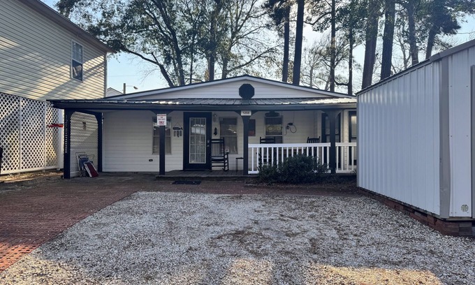 Surfside Beach Cottage | Cozy beach cottage. Short walk to the beach! Family friendly.