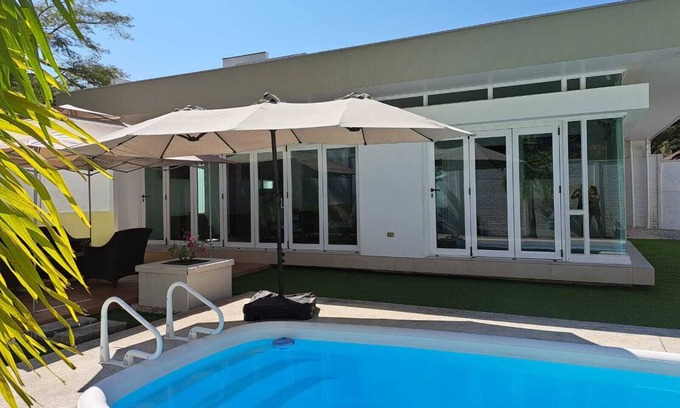 Esterillos Oeste House | Cozy Beach House Minutes From the Beach