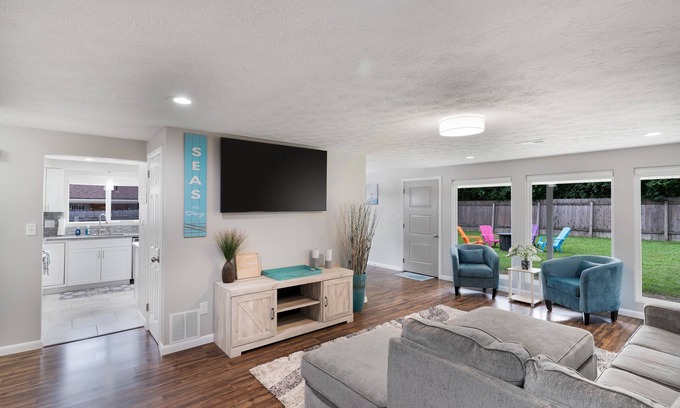 Kettering House | Cozy Beach House Minutes From Downtown!