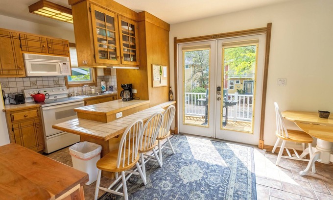 Michigan City Cottage | Cozy Beach Retreat with Resort & Beach Access