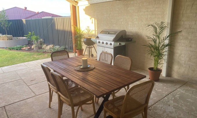 West Beach House | Cozy Beachside holiday home, just 300m from stunning West Beach, Esperance