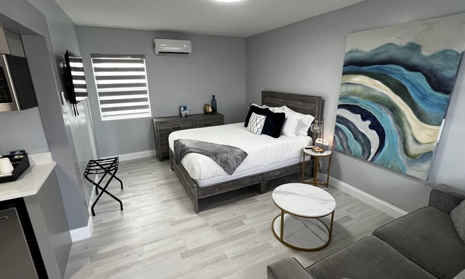 Daytona Beach Apartment | Cozy Beachside Modern Boutique Hotel Suite with Kitchen - by Oceano Suites