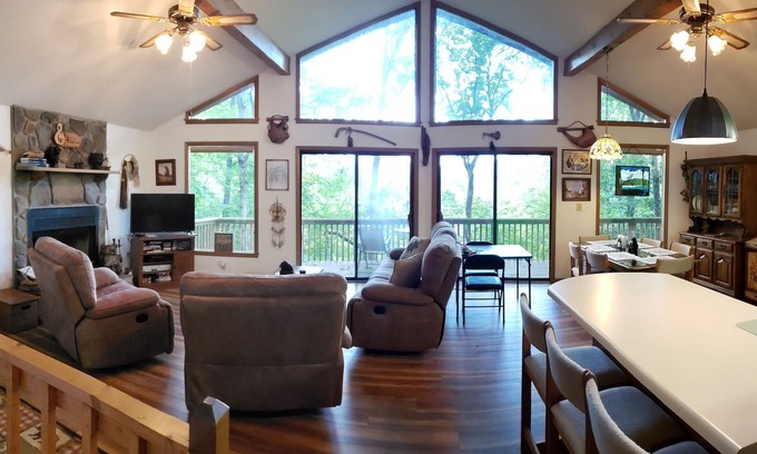 Unaka House | Cozy Bear Paw Mountain Retreat