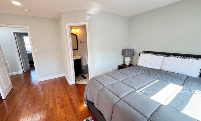 Petworth House | COZY Beautiful House in NW DC with Private Parking