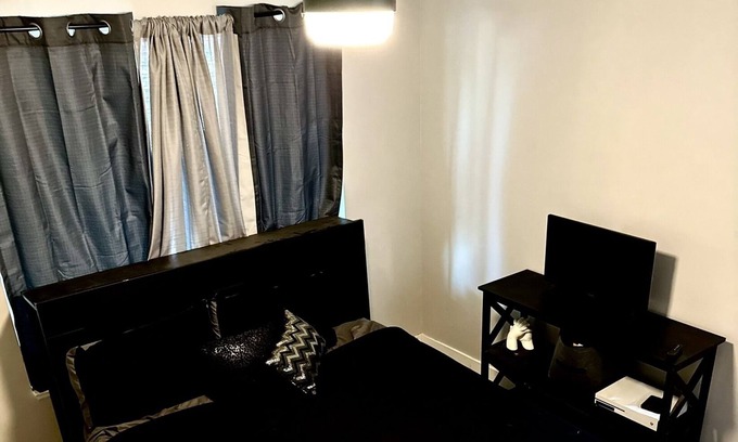 Florin House | Cozy Bedroom with queen size bed