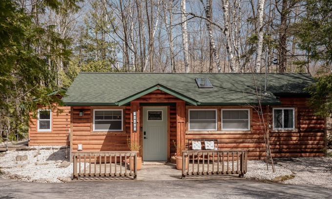 Sister Bay Cabin | Cozy Birch Cabin Retreat - mins to SisterBay Marina