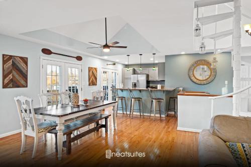 Williamstown House | Cozy Blue Lake House