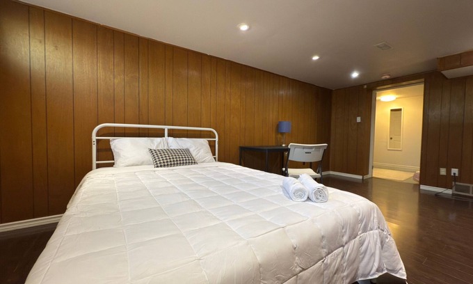 Bridlewood House | Cozy BMST bedroom with private bathroom near Sheppard 401 and Birchmount#4
