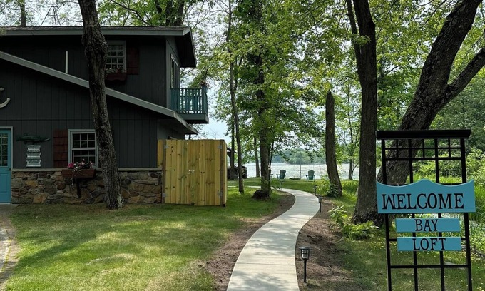 Stevens Point Cottage | Cozy boathouse in enchanting Stevens Point with AC