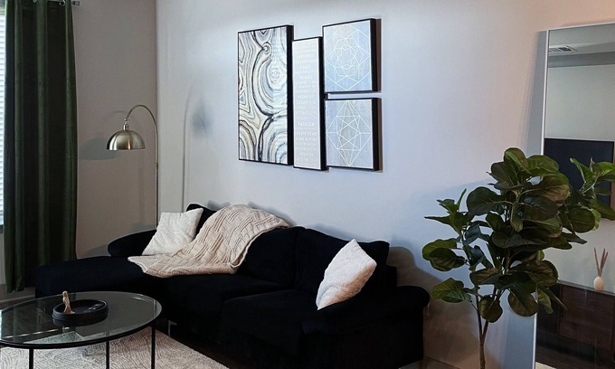 Lindbergh Apartment | Cozy Boho Apt in Luxury Mid-Rise