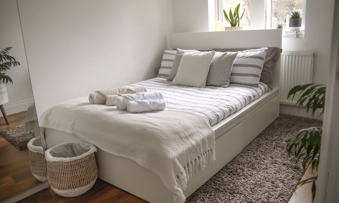 Roxeth House | Cozy, bright and immaculate double bedroom with ensuite bathroom.n