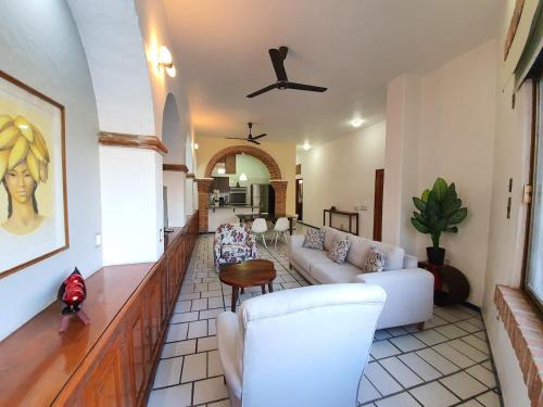 Colonia 5 de Diciembre Apartment | Cozy & Bright Apartment Near The Beach and Close Walk To Malecon