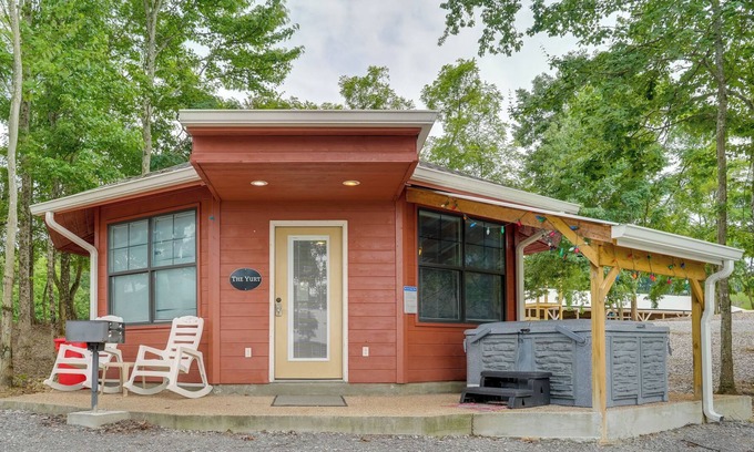 Bryant Cabin | Cozy Bryant Vacation Rental Cabin w/ Hot Tub!
