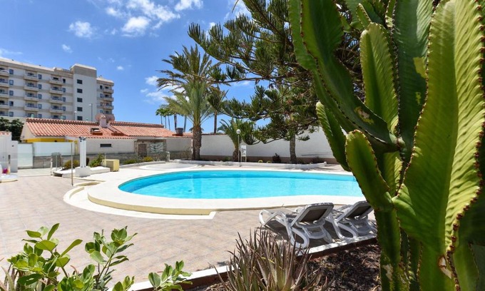 Playa del Ingles House | Cozy bungalow for 6 in Playa del Inglés GD04 by VillaGranCanaria