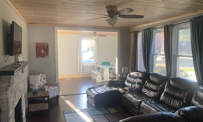 Anderson House | COZY BUNGALOW MINUTES FROM DOWNTOWN ANDERSON