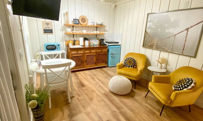Gulfport Apartment | Cozy Bungalow Minutes From The Beach!