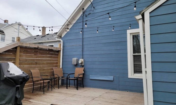 Benson House | Cozy bungalow with AWESOME kitchen and backyard
