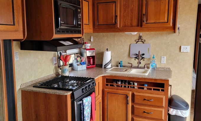 Kalispell House | Cozy Bunkhouse Camper with Mountain Views
