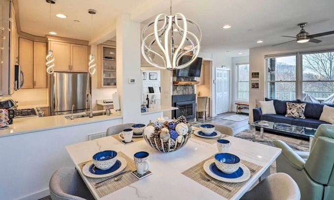 Mountain Air Apartment | Cozy Burnsville Condo w/ Fire Pit & Mountain Views