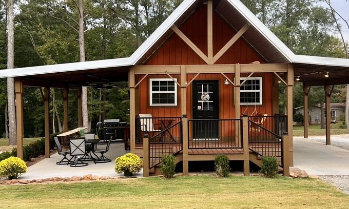 Townville Cabin | Cozy Cabin 5/Lake Hartwell/Green Pond & Broyles Lndgs/Covered Shelter for Boat