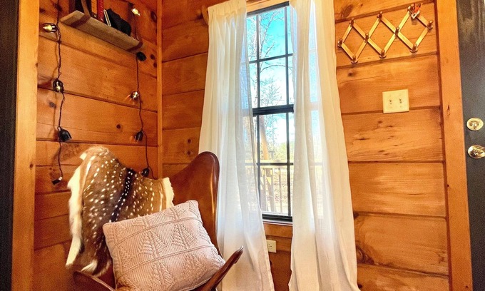 Enoree Cabin | Cozy cabin and contemporary container home on one property! Pets welcome!