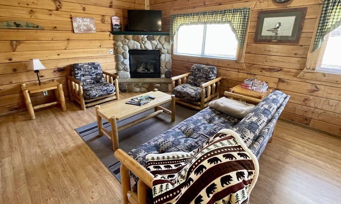 Warrens Cabin | Cozy Cabin Close to Jellystone, 3 Bears, ATV Trails in Warrens!