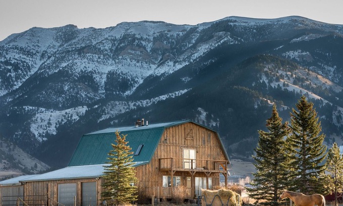 Bozeman Cabin | Cozy Cabin, Exceptional Mountain View, Porch, Fireplace, Wildlife, 4 mi to town.
