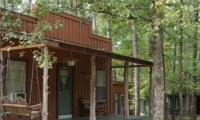 Mount Ida Cottage | Cozy Cabin for Two in beautiful setting