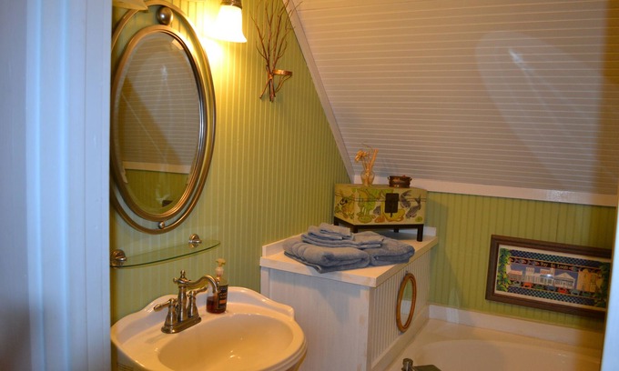 Waveland House | Cozy Cabin-House with wrap-around porch near the Beach, Courtyard, Pool, Pets ok