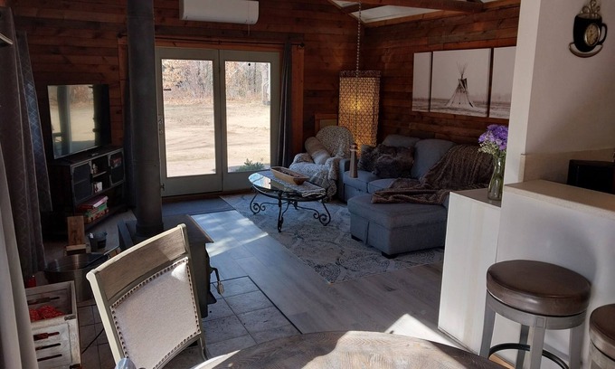 Pentwater Cabin | Cozy cabin in adorable Hart. Close to Pentwater, Ludington and SilverLake.