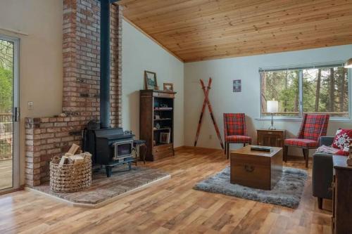 Arnold House | Cozy Cabin in Arnold - Blue Lake Springs