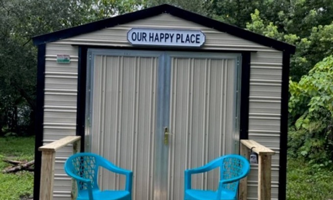 Avondale Cabin | Cozy cabin in charming Jacksonville with AC, WiFi