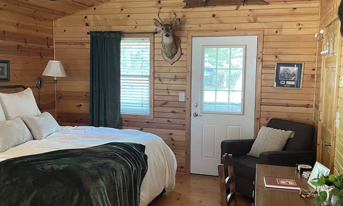 Wisconsin Dells Cabin | Cozy cabin in delightful Wisconsin Dells- Cabin A