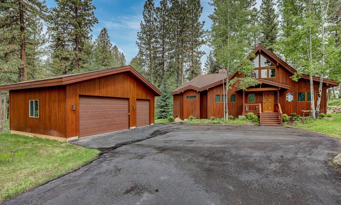 New Meadows Cabin | Cozy cabin in the heartland of outdoor recreation for every age and ability.