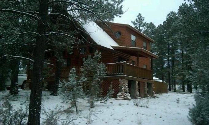 Overgaard Cabin | Cozy Cabin in the White Mountains of Arizona sits on one acre of land!