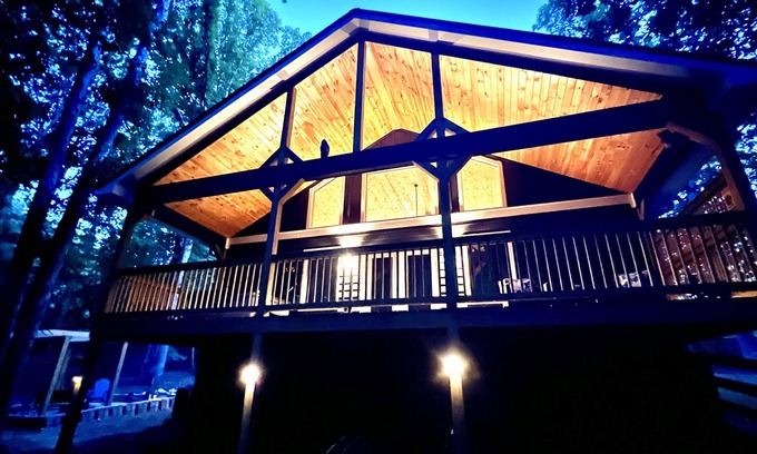 Cleveland Cabin | Cozy cabin in wooded Cleveland with Hot tub, Fireplace & Fenced pet area
