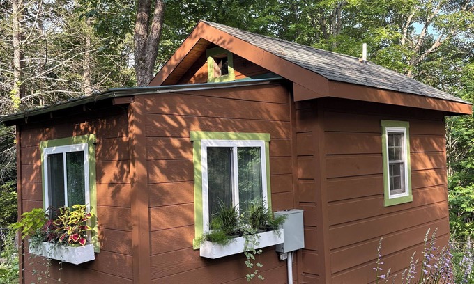 Old Fort Cottage | COZY CABIN minutes from Catawba Falls, and near beautiful Blue Ridge Mountains
