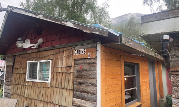 Bird Creek Cabin | Cozy cabin near Girdwood breathtaking views coastal bike trail private escape